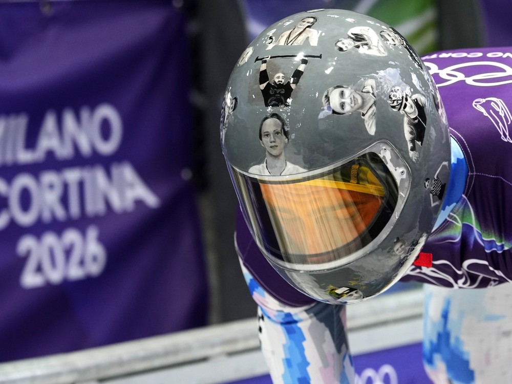 Ukrajinského olympionika diskvalifikovali za helmu s portrétmi obetí vojny. Zelenskyj mu udelil Rád slobody