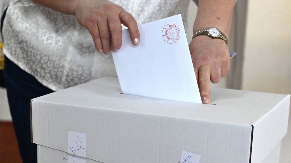 voľby hlasovacie lístky (cropped)