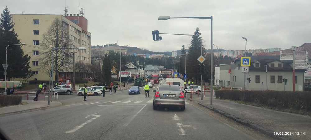 farmari protesty DOLNÝ KUBÍN (2)