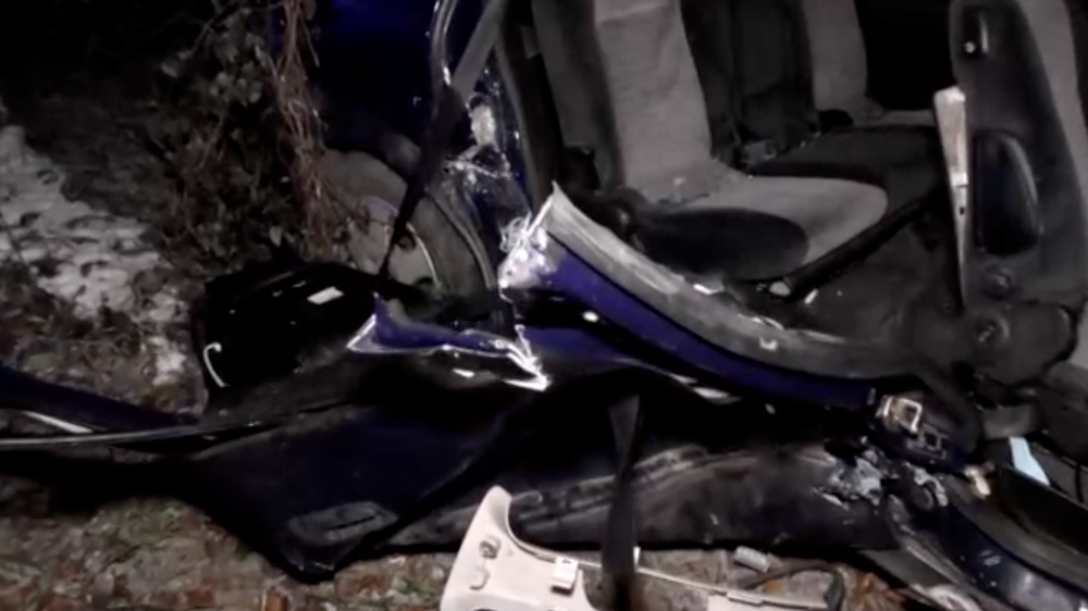 Po vážnej nehode ostal vodič zakliesnený v aute