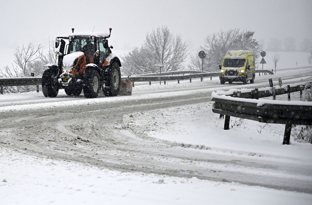 Trebišov kalamita sneh zima cestári (1)