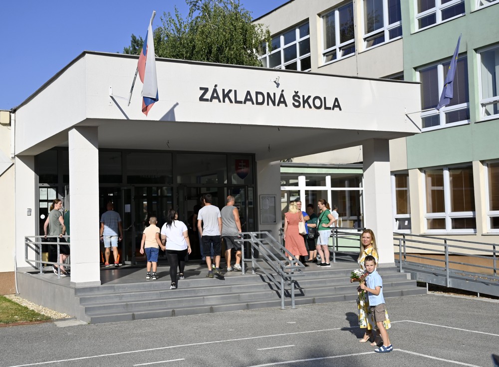 Trebisov_skola_zaciatok_roku_004069451