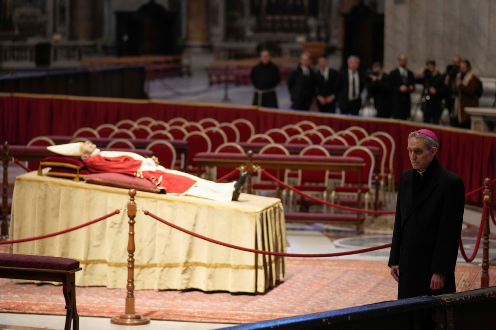 APTOPIX_Vatican_Obit_Benedict_XVI000569926170