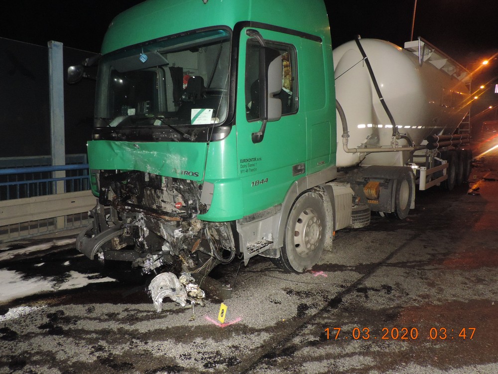 Vodič uhorel v aute