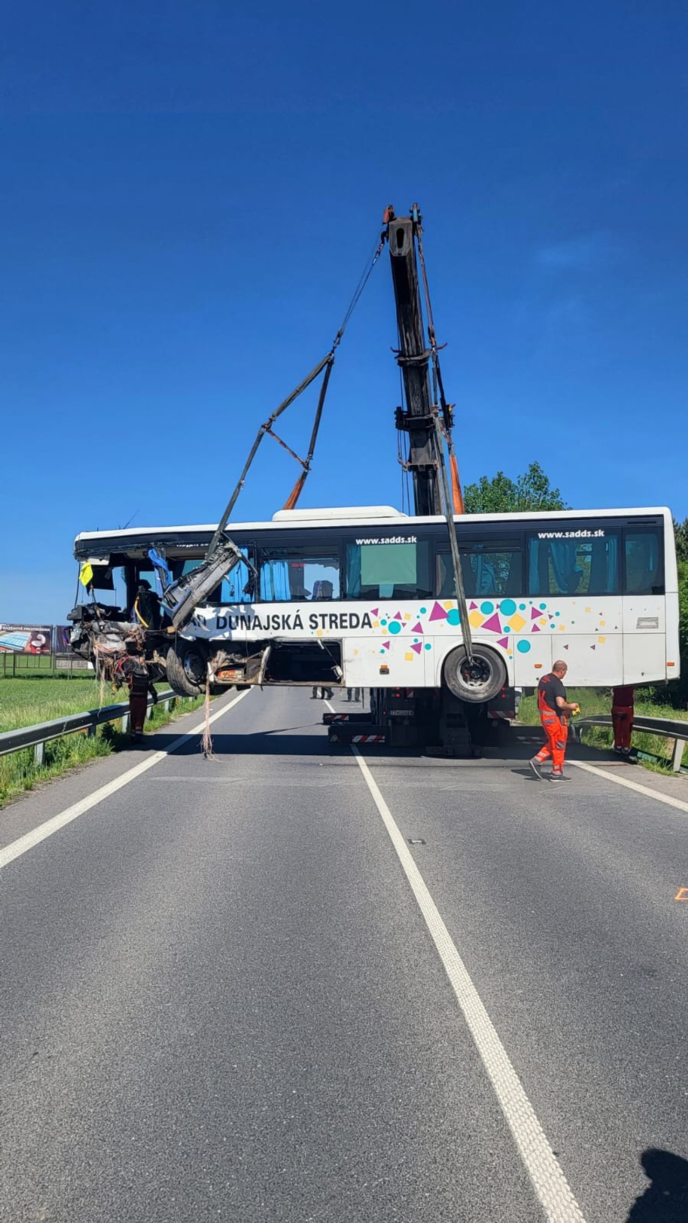 Nehoda autobusu a kamióna