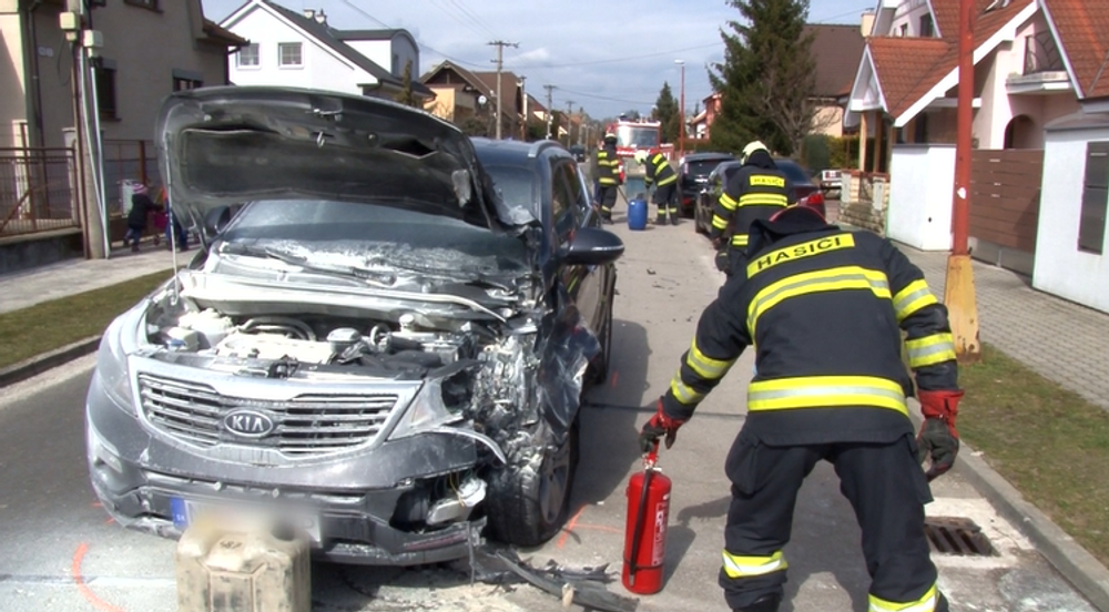 Muž z Považia zničil viaceré autá