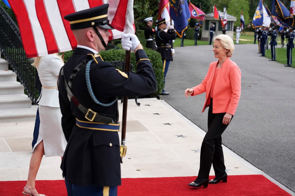 Ursula von der Leyen v Bielom dome