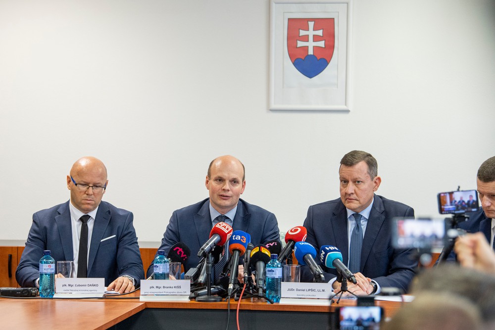 Tlačová beseda k streľbe na Zámockej ulici