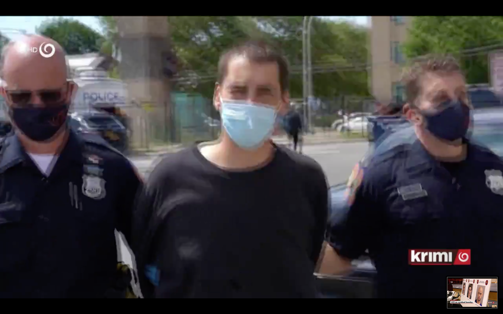 Chcel spáchať samovraždu, no policajti ho zachránili. Po obhliadke jeho domu zostali šokovaní