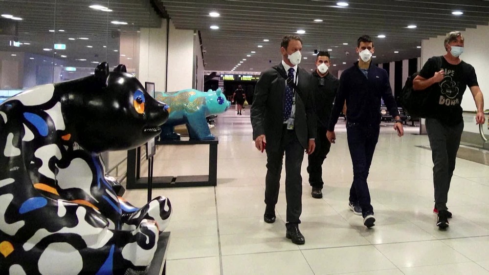 [multi] djokovic letisko 13733