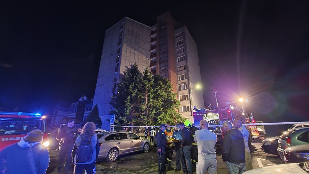 Požiar paneláku v Žiari nad Hronom