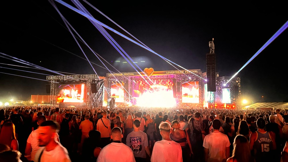 LOVESTREAM 2024