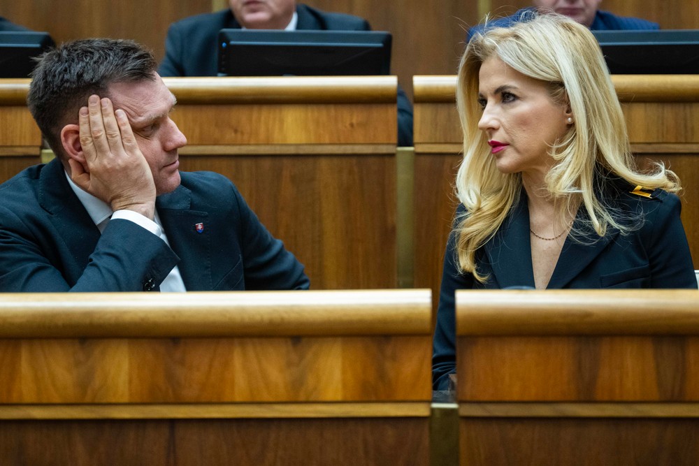 Schôdza parlamentu k návrhom na vyslovenie nedôvery siedmim ministrom