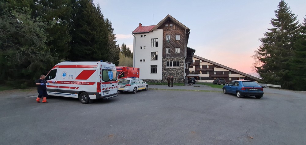 Medvedica napadla dvoch turistov. Jeden je v ťažkom stave, museli ho previezť vrtuľníkom