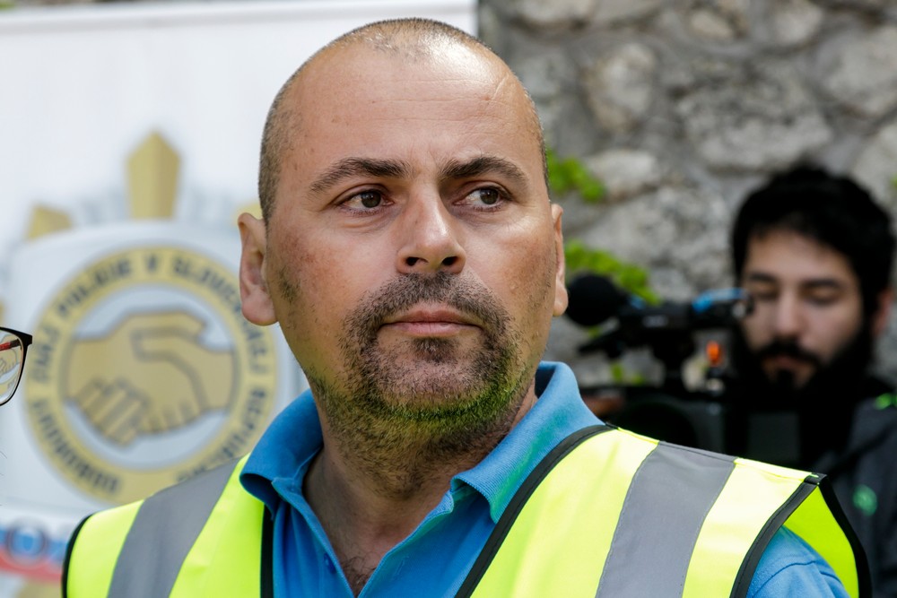 Zhromaždenie Odborového zväzu polície pred budovou parlamentu v Bratislave