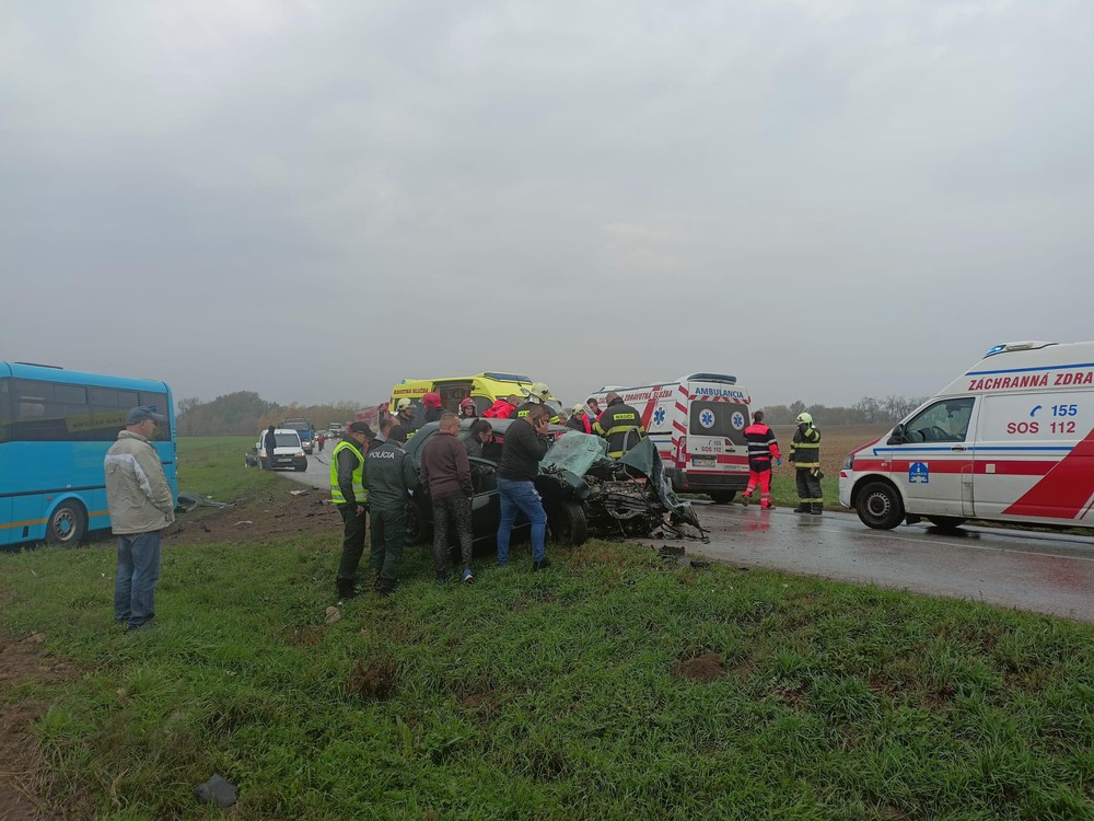 Zrážka auto autobus