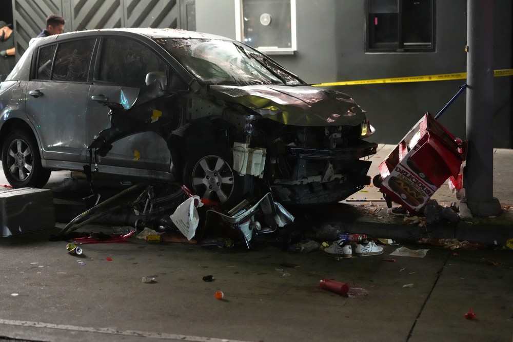 Los_Angeles_Vehicle_into_Crowd533076