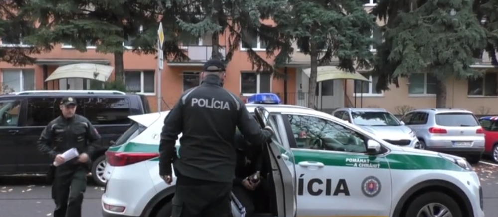 Policajti dostali za mreže dílera kurióznym spôsobom. Mladíka prezradila panika