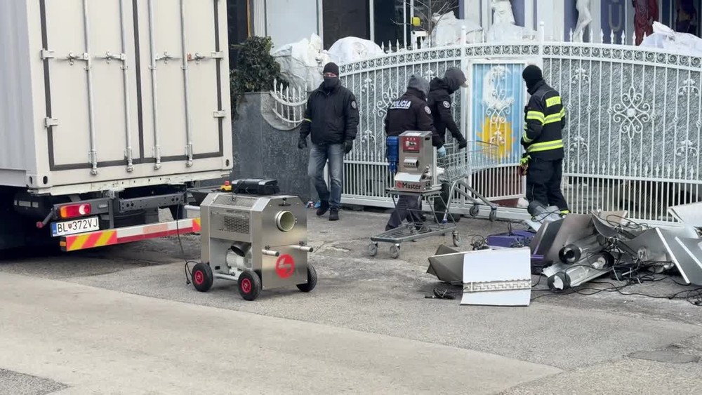 [multi] Razia v Pezinku 3885