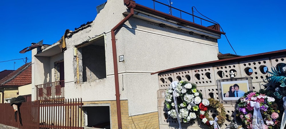 Búranie domu Veľká Mača