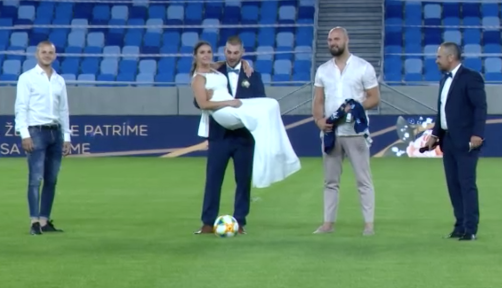 Prvá svadba na futbalovom štadióne v Bratislave