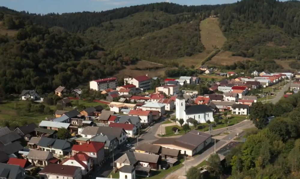 V dedinke pod kopcami nemajú vodu. Bojujú aj so žltačkou