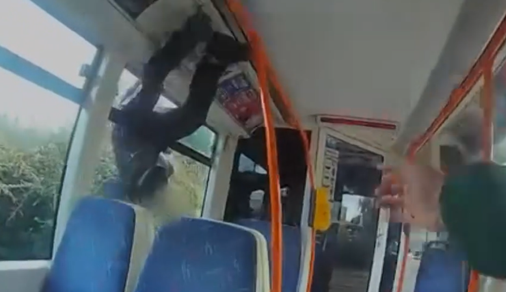 Muž sa dal na útek pred revízorom veľmi nezvyčajným spôsobom 