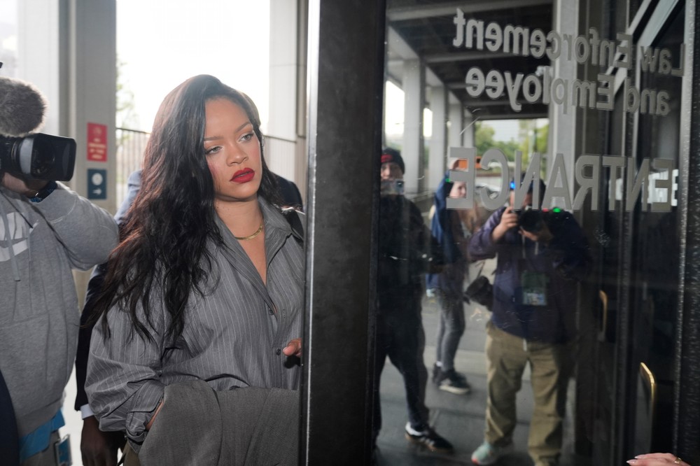 Rihanna na súde po streľbe na jej dom