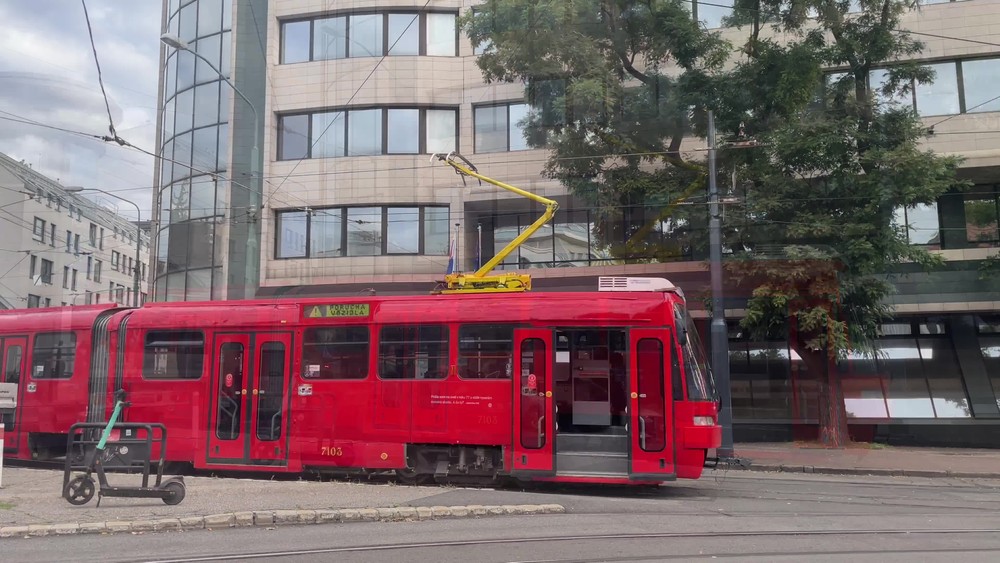 [multi] Električka vykoľajená 4465