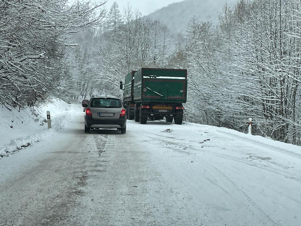 horské sedlo dielik sneh zima cesty (2)