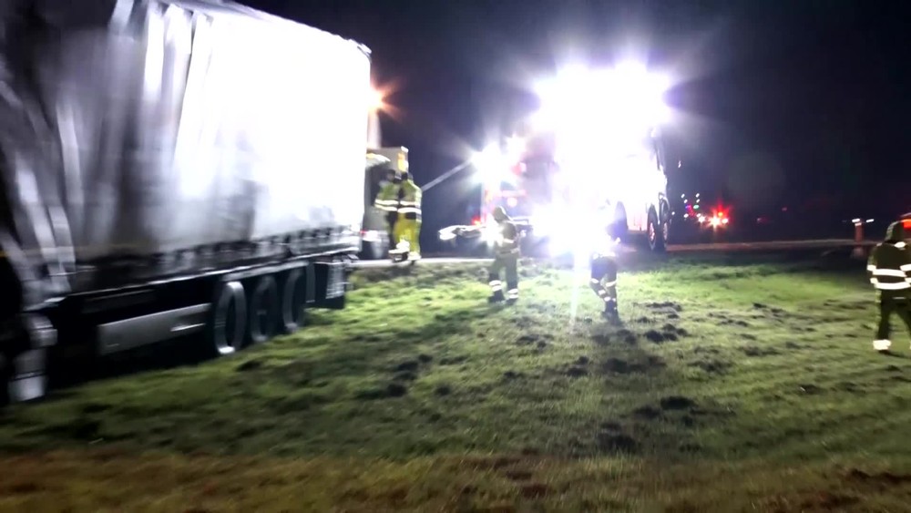 [multi] Kamiony nehoda 9492