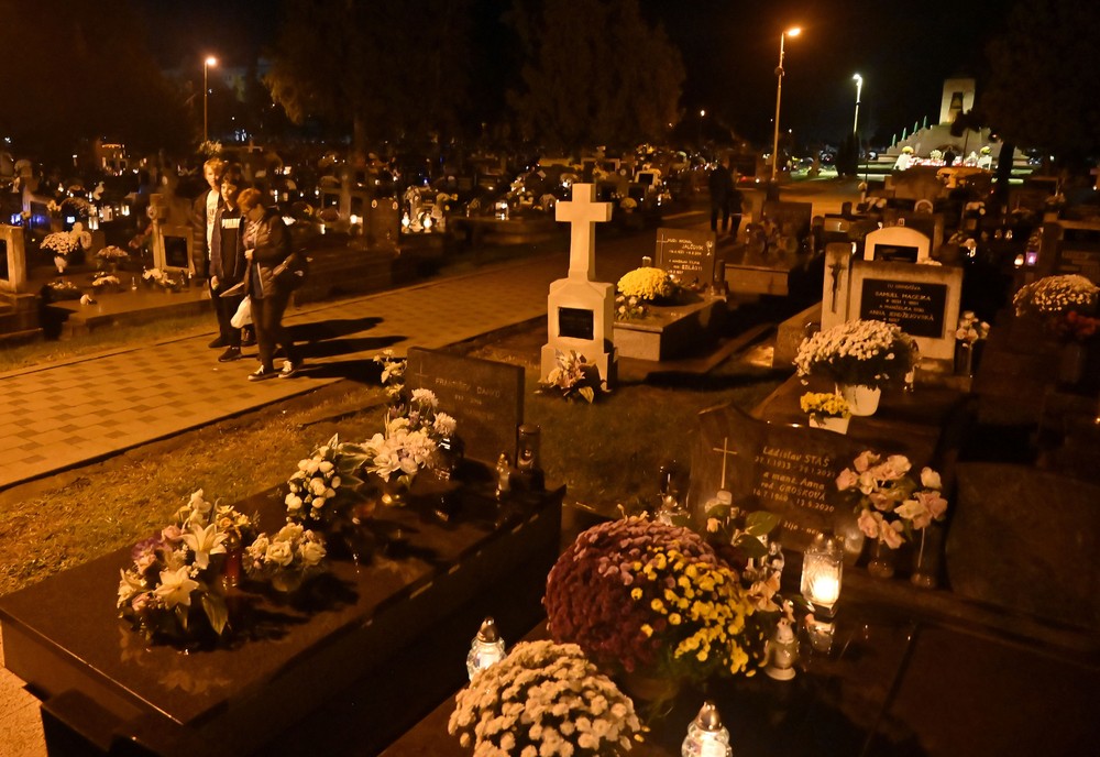 Trebišov, cintorín, dušičky