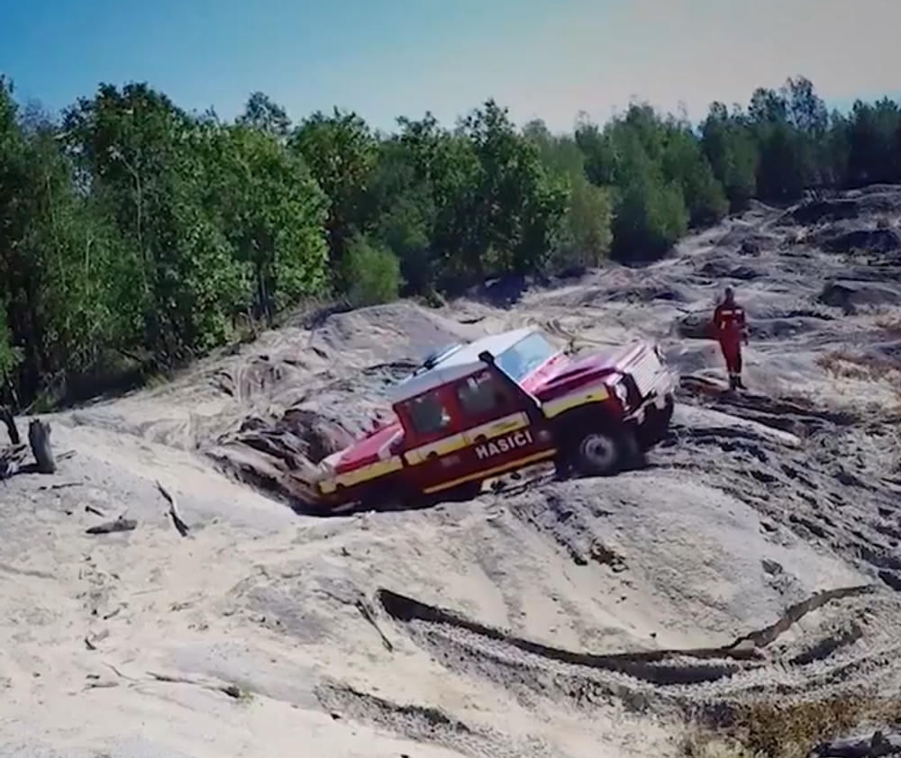 Hasičské auto v teréne