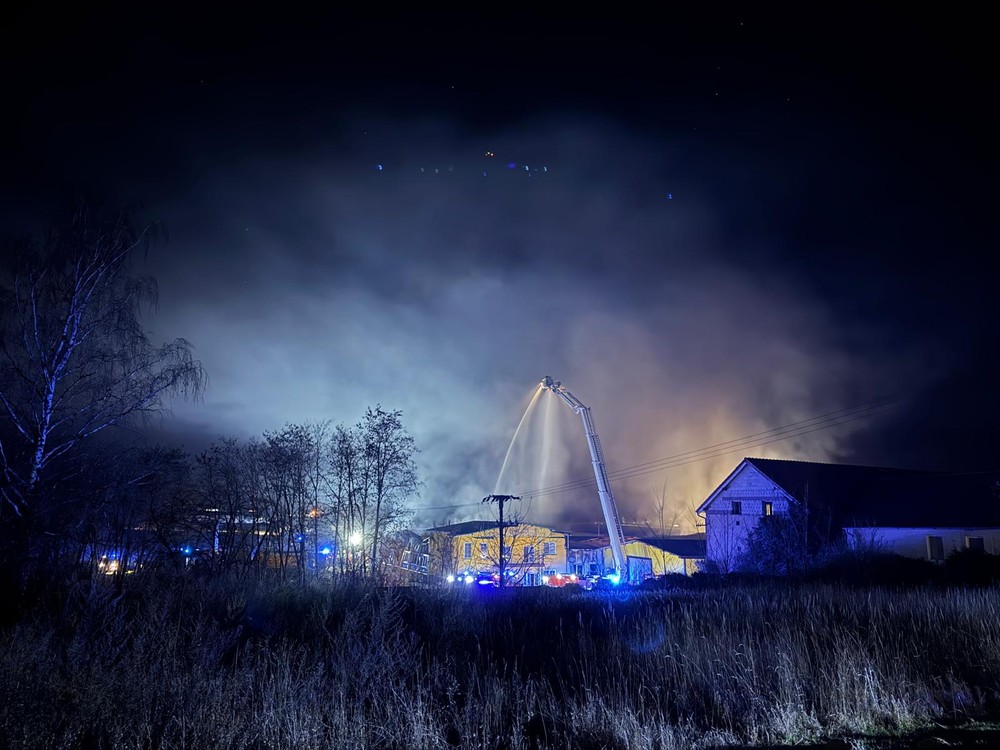 Požiar haly v Moravskom Svätom Jáne 2