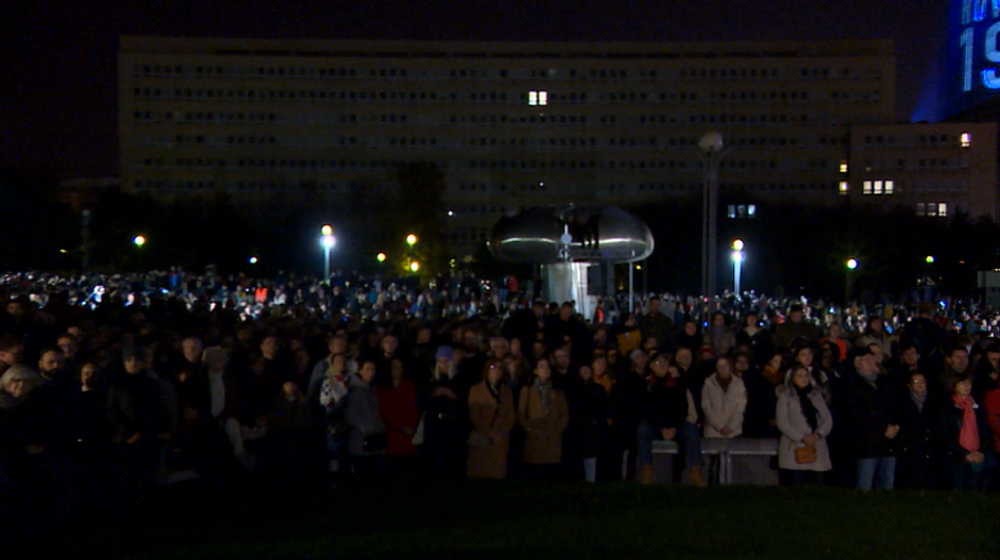 Námestia po tridsiatich rokoch opäť ožili. Ľudia si pripomenuli odvahu novembrovej generácie