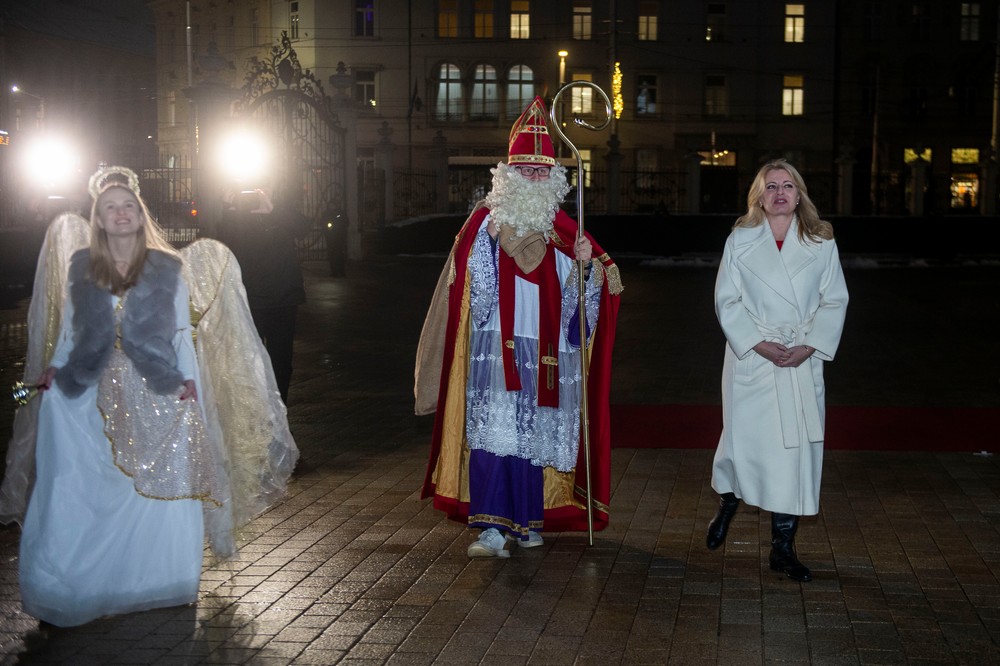 prezidentka zuzana čaputová deti mikuláš stromček (2)