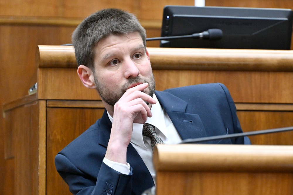 Rokovanie parlamentu o návrhoch na odvolanie viacerých ministrov a na vyslovenie nedôvery vláde