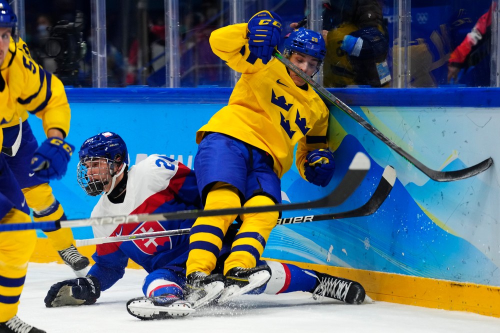 Slafkovský v súboji