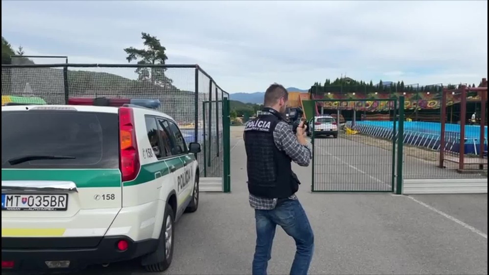 [multi] Valčianska dolina - prevrátilo nafukovací hrad 1645