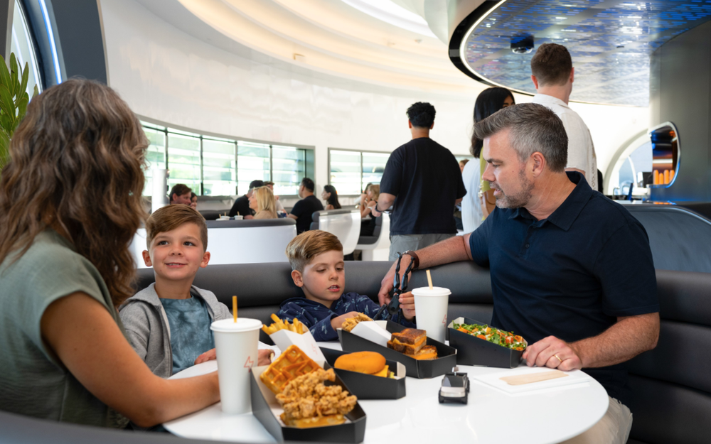 Návštevníci Tesla Diner