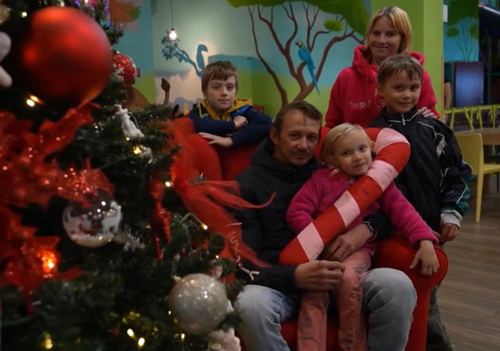 Pracovitý otec robí všetko preto, aby uživil rodinu.