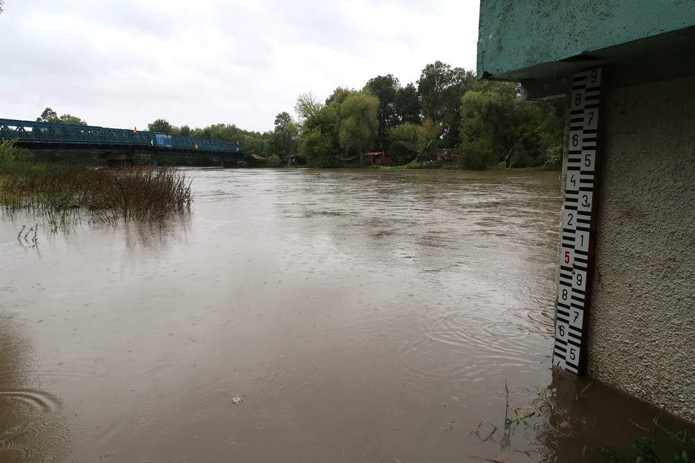 Hladina_rieky_Morava_pri_hranicnou_priechode_Moravsky_Svaty_Jan___Hohenau__2_072167 (1)