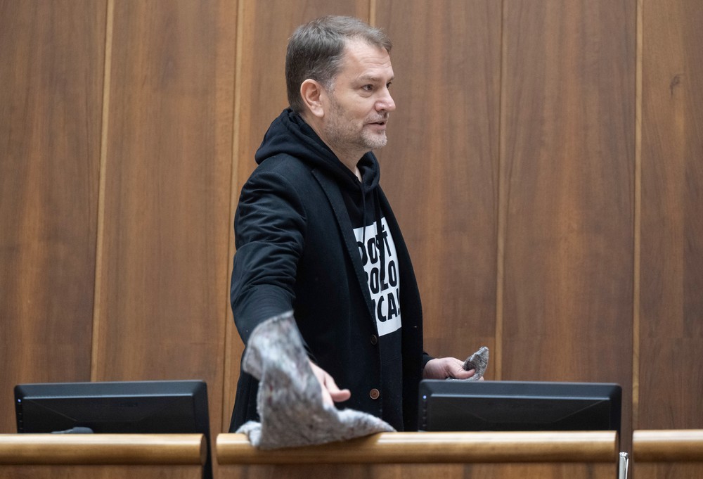 44. schôdza Národnej rady SR - mimoriadna. Vyslovenie nedôvery ministrovi dopravy SR Jozefovi Rážovi.