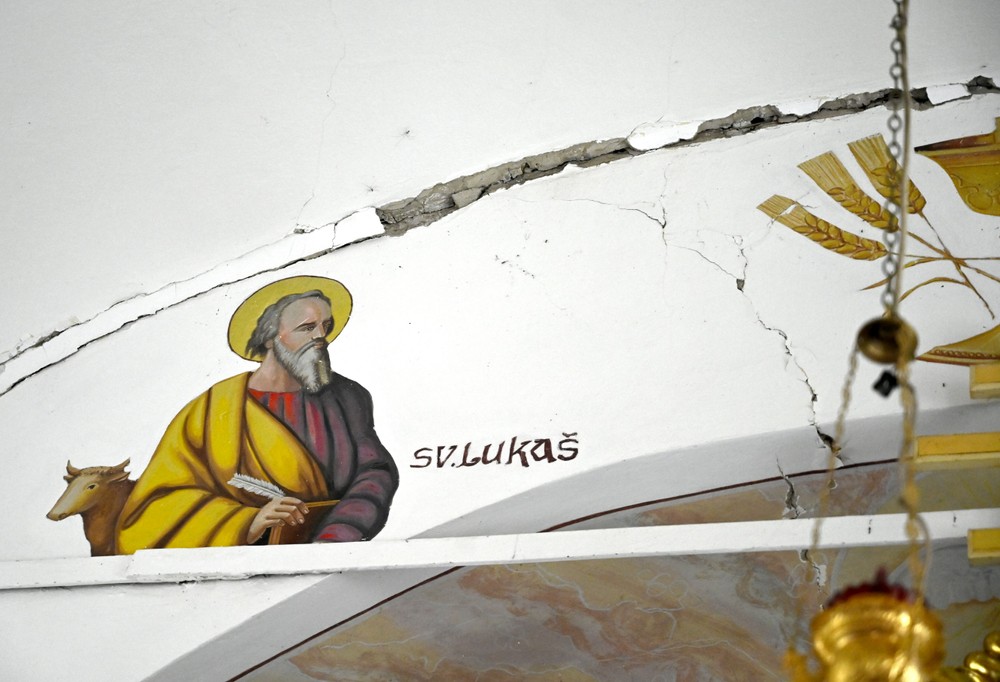 zemetrasenie Pakostov chrám (3)