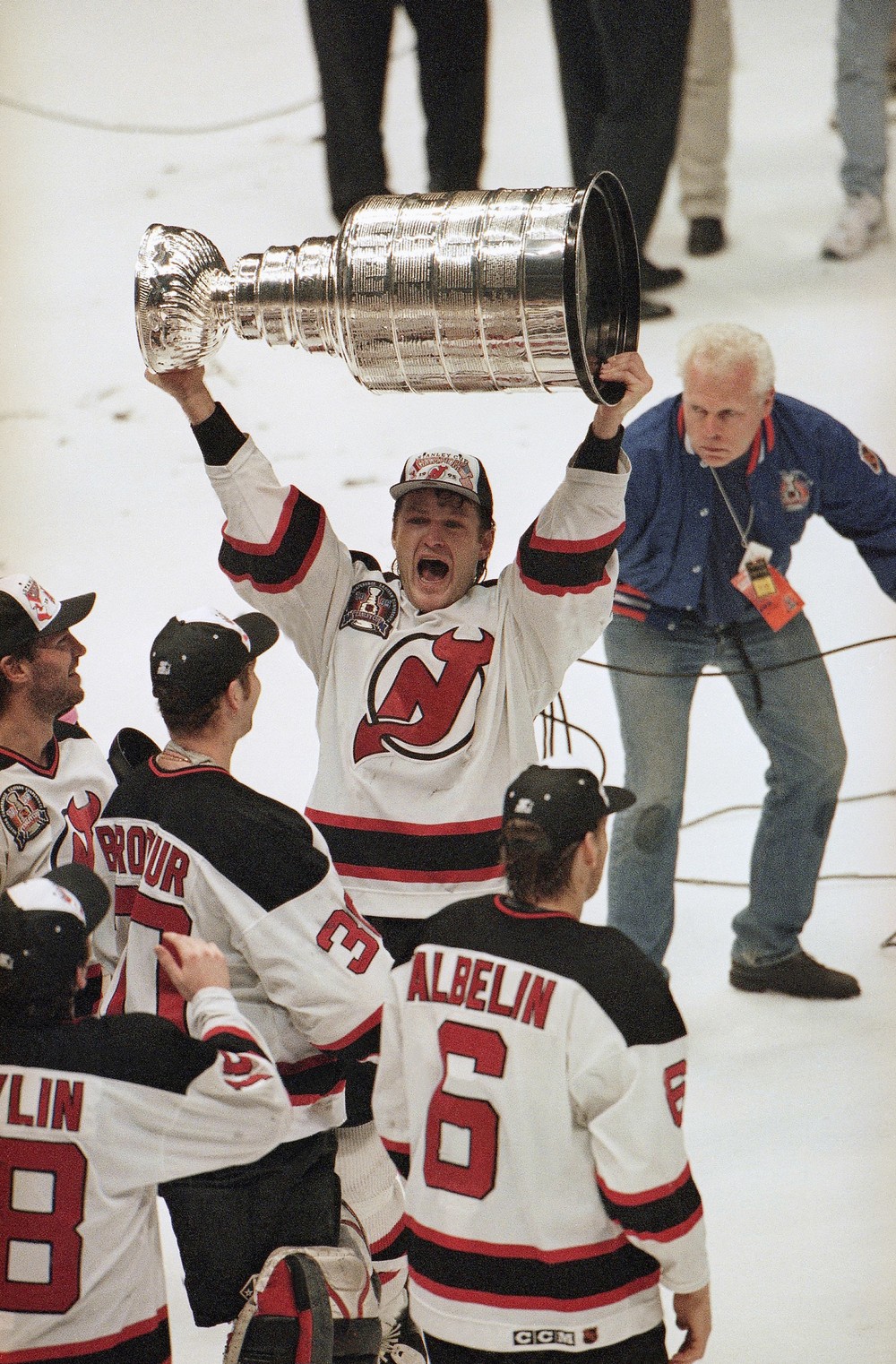 Obit_Claude_Lemieux_Hockey380360