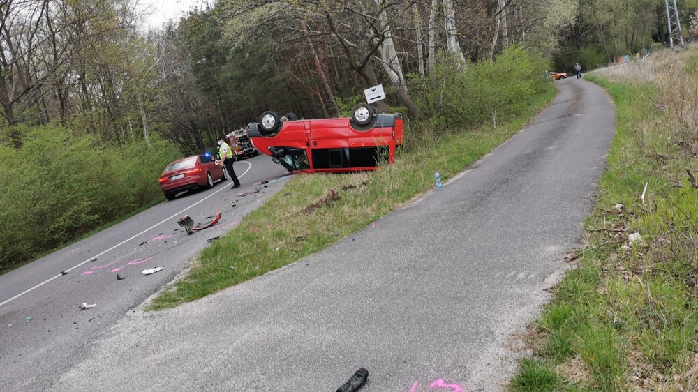 Dopravná nehoda na Záhorí. Zasahovať musel aj záchranársky vrtuľník
