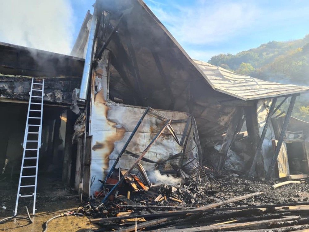 poziar jasenov, budova