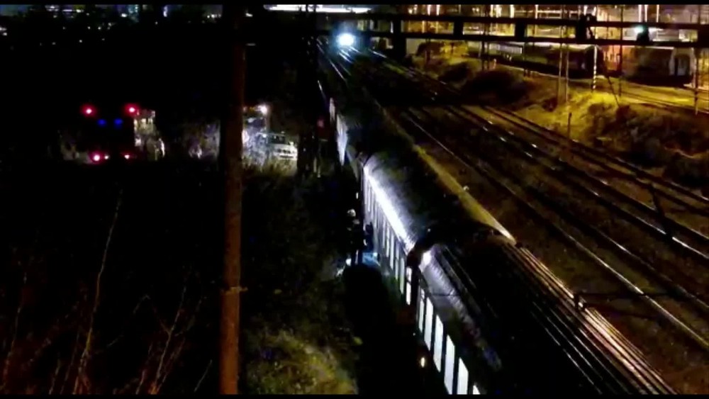 Tragédia v Bratislave: pod koľajnicami skončil človek