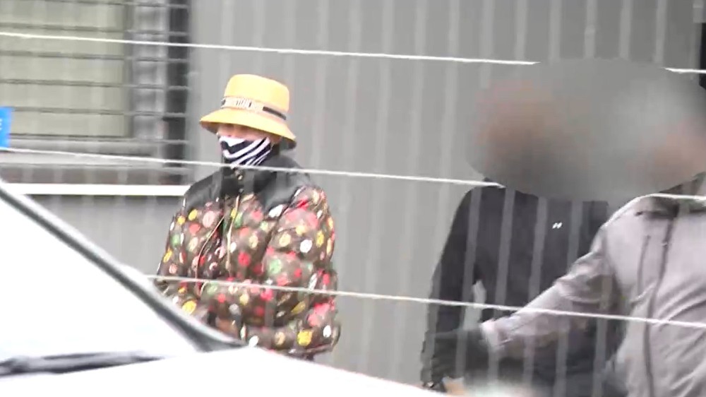 Plačková nastupuje do auta