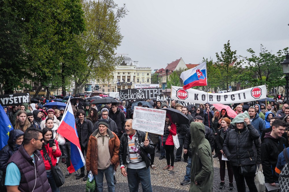 Protikorupčný pochod študentov v Bratislave.jpg